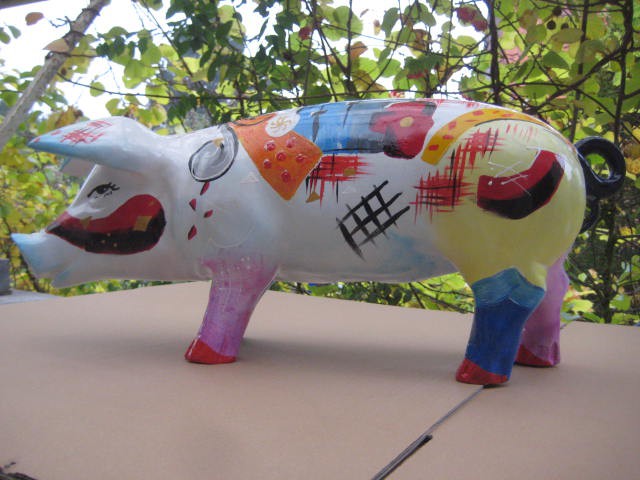 Abstrakt bemaltes Sparschwein_1